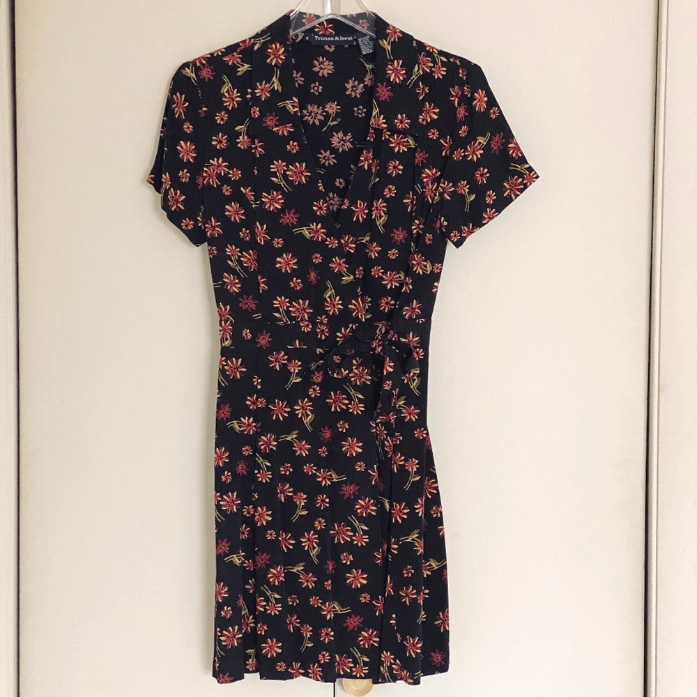 Tristan & Iseut I 90s I Floral Wrap Collared Mini Dress - Picture 8 of 16